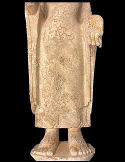 跣足立於蓮台上。給人以高貴、典雅的感覺。Standing on the lotus platform. It gives people a noble and elegant feeling.