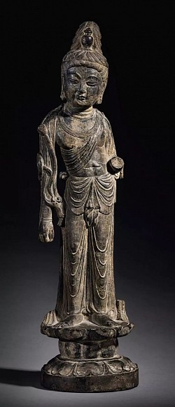 石灰岩雕大勢至菩薩立像 唐早期 C　佳士得　2018/09/13-14　Lot 1123　H 67 cm USD 3,252,500